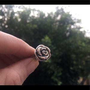 Light .925 sterling silver rose ring. Size 6.